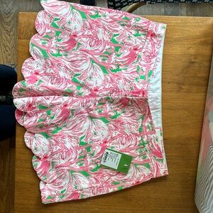Lilly Pulitzer buttercup short in flamingo pattern. Size 0.